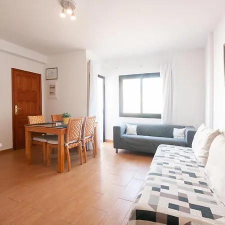 Frontline Apartament *